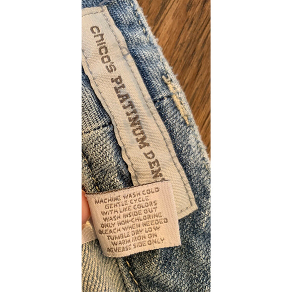 Chicos Capri Jeans Womens 0 (4) Platinum Denim Ultimate Fit Slim Leg Trousers - Picture 9 of 14